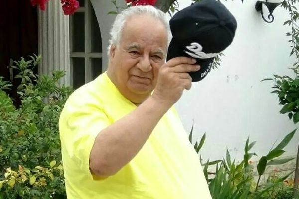 عکس پنهان از ناصر ملک‌مطیعی و پسرش در دریای خزر؛ داستانی حیرت‌آور از یک خانواده بازیگر!