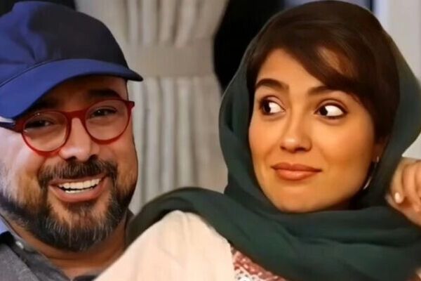 ژست عجیب و بامزه مونا کرمی و سپند امیرسلیمانی در پشت‌صحنه نمایش باران اسیدی