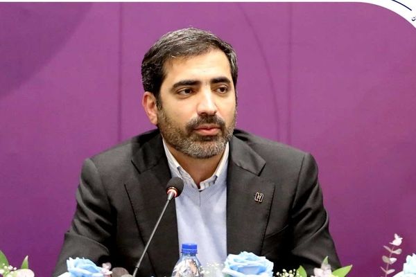 نخستین همایش هم‌اندیشی بانک صادرات ایران با فعالان صنعت پتروشیمی برگزار شد/ یاسر مرادی: بانک صادرات ایران برای بهبود حاشیه سود صنعت پتروشیمی ابزارهای نوین در اختیار دارد