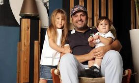 پدر و دختری متفاوت؛ «سام درخشانی» و برکه با یک قاب خاص!