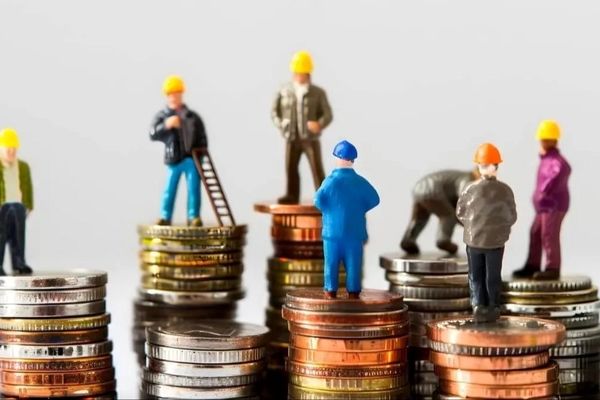 کارگران منتظر اسفند؛ نگاه محدود شورای عالی کار به حقوق کارگران