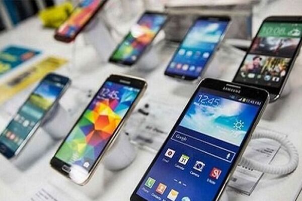 قیمت گوشی سر به فلک کشید؛ تعمیر موبایل هم دیگر ارزان نیست 