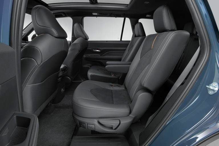 خودرو شاسی بلند Toyota grand highlander جدید