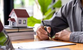 خروج اتباع غیرمجاز و تاثیر آن بر قیمت مسکن در تهران + جدول تحلیل