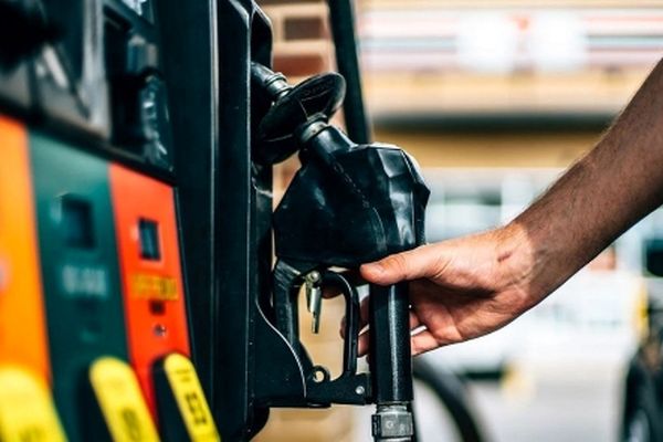 طرح پزشکیان برای اصلاح قیمت بنزین/ بنزین به نفر چیست؟