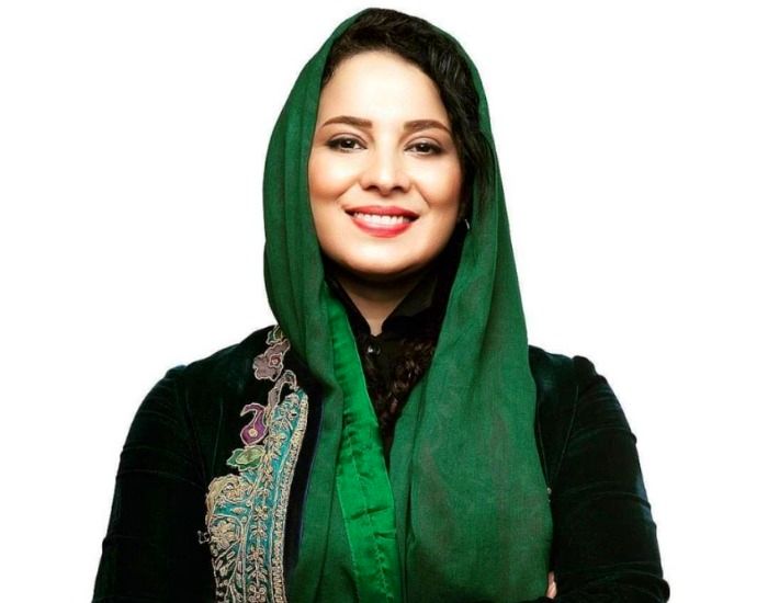 روشنک عجمیان بازیگر تئاتر