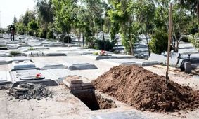 آگهی جنجالی خرید قبر در بهشت زهرا / دو تا بخر، سه تا ببر!