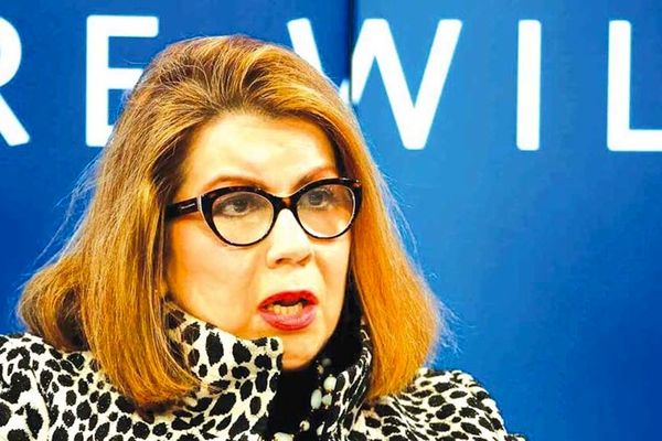 کارمن رینهارت ملکه اقتصاددان پیشرو در تحلیل بحران‌های مالی