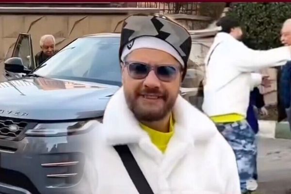 هدیه عجیب و غافلگیرکننده علی صادقی به پدرش در روز پدر دوباره جنجال  آفرید!+ ویدئو