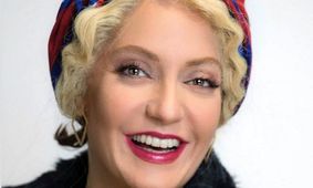 عکس بعید از مهناز افشار در آلمان / تو این سن و سال ؟!