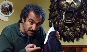 اولین عکس از جشن تولد شاهانه و جذاب محسن تنابنده ، نقی سریال پایتخت در 47 سالگی  / عجب کیکی !  