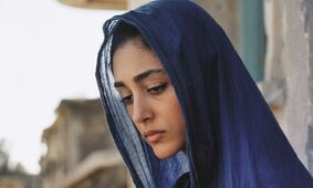 زننده ترین عکس از هم آغوشی گلشیفته فراهانی با مرد غریبه ! / آبروی پدرش را برد !