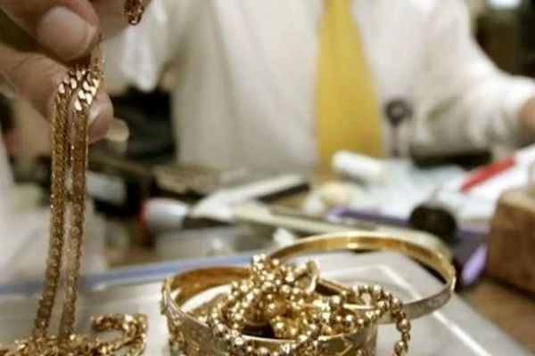 خریداران خرد بازار طلا را به هم ریختند؛ وحشت از گرانی لحظه‌ای!