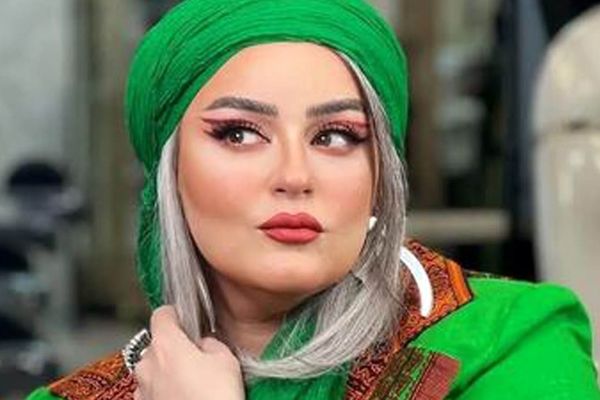 قالی کرمون واقعی؟ استایل فوق‌العاده خاص نعیمه نظام دوست در کنسرت معین زندی!