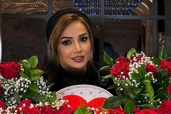 منزل لاکچری شبنم قلی‌خانی در دبی؛ ترکیب جذاب مبلمان طلایی و گچبری عروسکی!