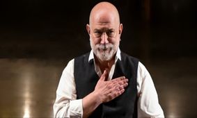 اولین عکس از سنگ مزار مشترک آتیلا پسیانی و مادرش