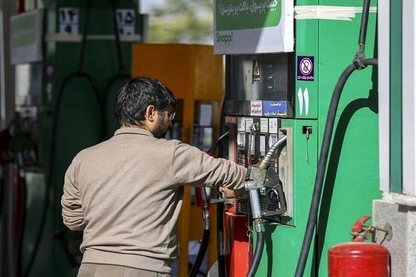 خبر عجیب: دولت از حذف سهمیه بنزین عقب‌نشینی کرد!