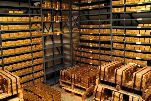 پیش‌بینی قیمت طلا تا پایان سال /  بخریم یا صبر کنیم ؟!