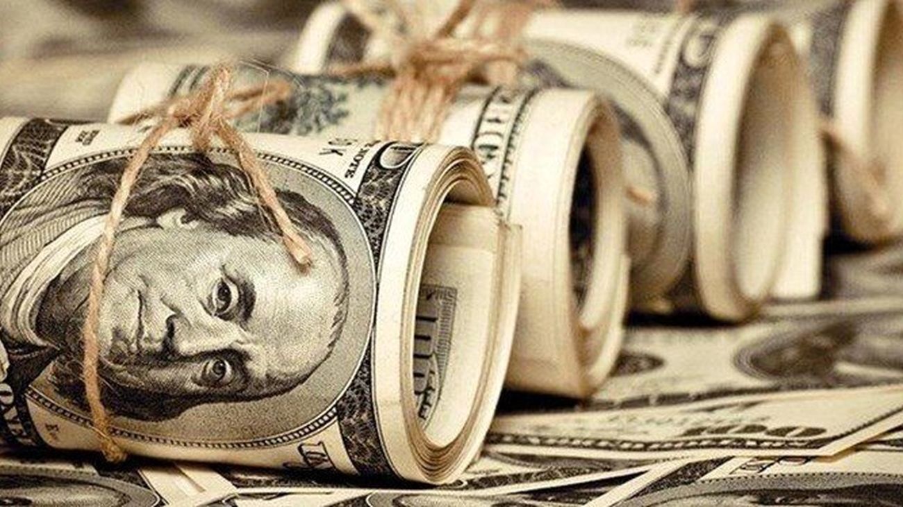خبر داغ برای خریداران دلار / دلالان ارز در فردوسی فروشنده شدند