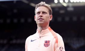 بررسی دلایل تاخیر در تمدید قرارداد دی یونگ با بارسلونا