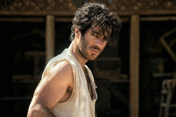 تصویر دیده‌نشده از نوید پورفرج در پشت صحنه سریال بامداد خمار؛ تیپ جذابش غوغا کرد!