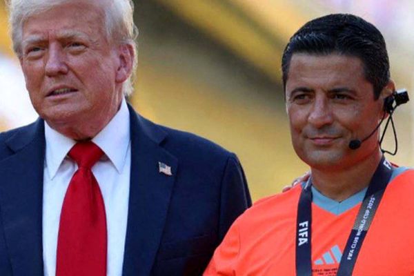 عکس جنجالی ترامپ با  داور ایرانی  /  انداختن مدال توسط ترامپ به گردن علیرضا فغانی+ فیلم