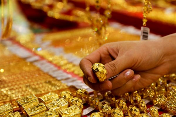 پیش‌بینی جدید قیمت طلا در تاسوعا و عاشورا؛ خرید کنیم یا صبر کنیم؟