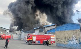 آتش سوزی مهیب کارخانه لوازم خانگی در مشهد + فیلم