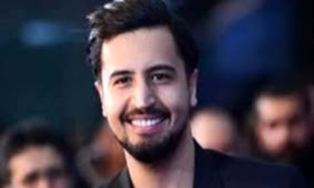 عکس جدید بازیگر مشهور ایرانی در خودرو میلیاردی اش!