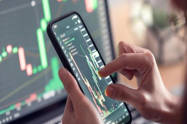 بازار سهام ۳۱ تیر ۱۴۰۴/ پول حقیقی برگشت، صف‌های خرید سنگین شد