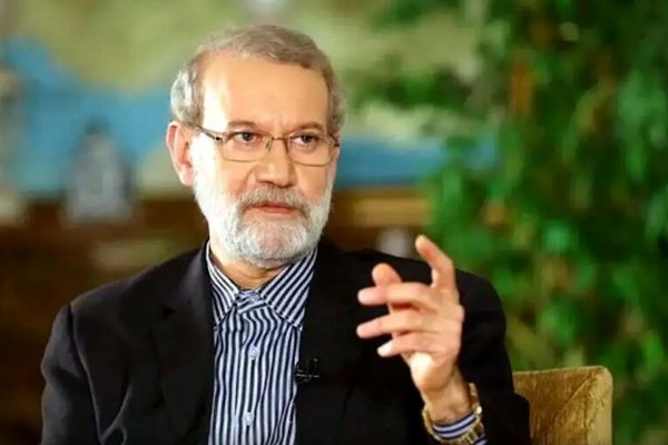 از پاشنه پینه‌بستۀ پا خجالت نکشیم/ دربارۀ توئیت علی لاریجانی