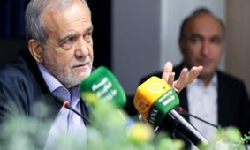 پزشکیان:  هر کسی که می‌تواند مشکل آب، ناترازی سوخت و کشاورزی را حل کند، این گوی و این میدان + فیلم