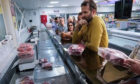فاجعه اقتصادی؛ پرواز گوشت از سفره‌ها به خاطر بنزین و دلار!