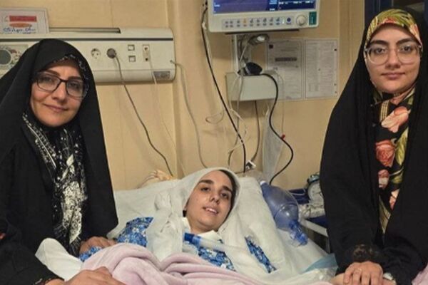 فهیمه هاشمی‌تبار پس از ۱۱۲ روز، خبر شهادت والدینش را در اینترنت خواند