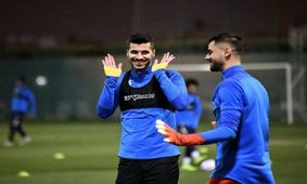 دلخوری هافبک دفاعی تیم ملی از مدیرعامل پرسپولیس/ مسیر عزت‌اللهی به سمت استقلال کج شد