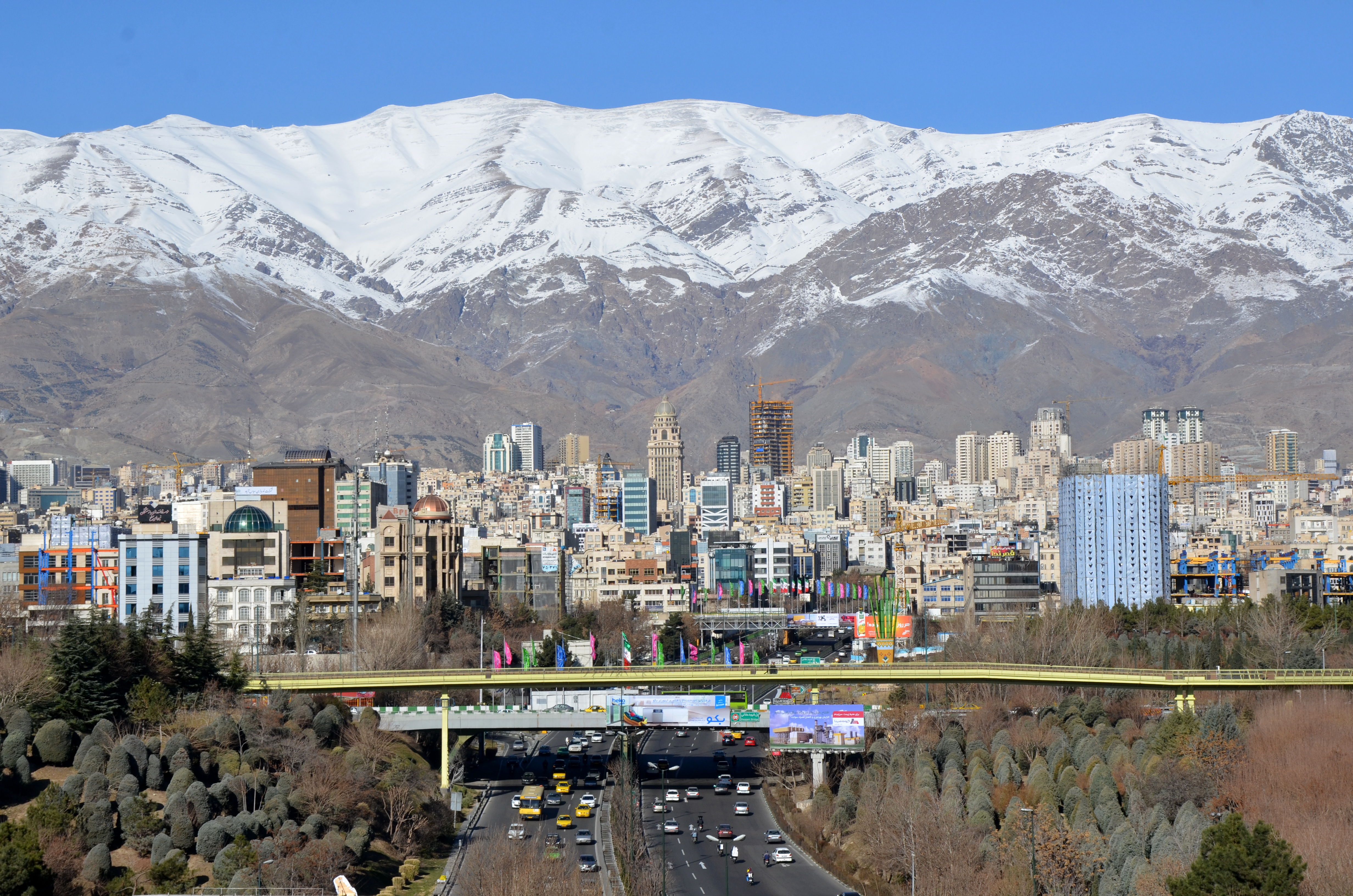 فعلا کسی بالای شهر خانه نمیخرد