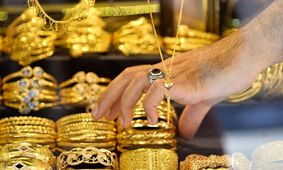 پیش‌بینی تحلیلگران درباره کاهش قیمت طلا / الان بخریم یا صبر کنیم؟