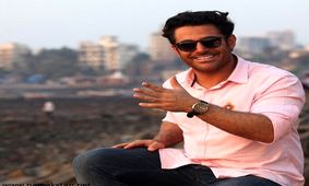 جنجال عکس های لو رفته از صمیمیت محمدرضا گلزار و خانم بازیگر ایرانی / آیسان نباید ببینه  !