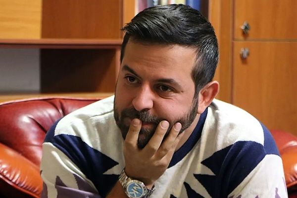 تصاویر شوکه‌کننده دکوراسیون خانه هومن سیدی؛ لوستر مجلل و پذیرایی متفاوت + عکس