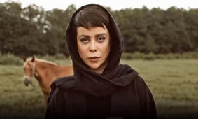 الهام اخوان با استایل مشکی متفاوت در آفتاب‌پرست و مرداب!