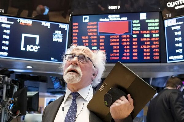 روز های سخت سهامداران ادامه دارد/ بورس قرمز پوش شد(8 شهریور 1404) +نمادها