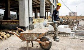 حق مسکن کارگران/ آیا 900 هزار تومان شوخی تلخ دولت است؟