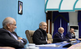 عکسی پربازدید از خوش و بش پزشکیان با فائزه هاشمی