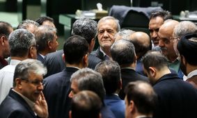 اعتراض نمایندگان به اخراج ۴ هزار استخدام غیرقانونی دولت سیزدهم: «این‌ها دلسوزند»