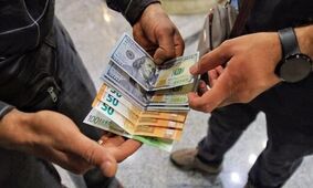 الان زمان خرید دلار نیست/ توکلی: اگر دلار بخرید، به این دلیل ضرر می‌کنید
