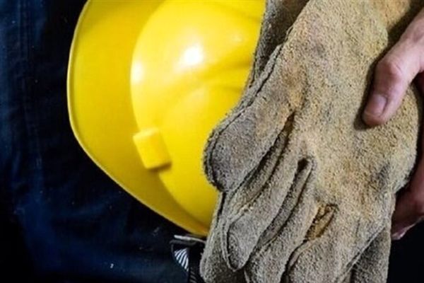 کارگران عدد دستمزد ۱۴۰۵ را روی میز گذاشتند