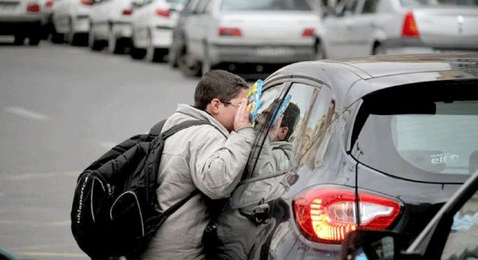 در آمد ماهانه 150 میلیون تومان کودک کار در تهران! + فروش تفریح و آرامش زمان کودکی در کف خیابان