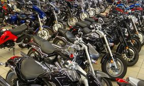 رکود بی‌سابقه در بازار موتورسیکلت؛ فروشندگان در جستجوی مشتری با تخفیف‌های ویژه