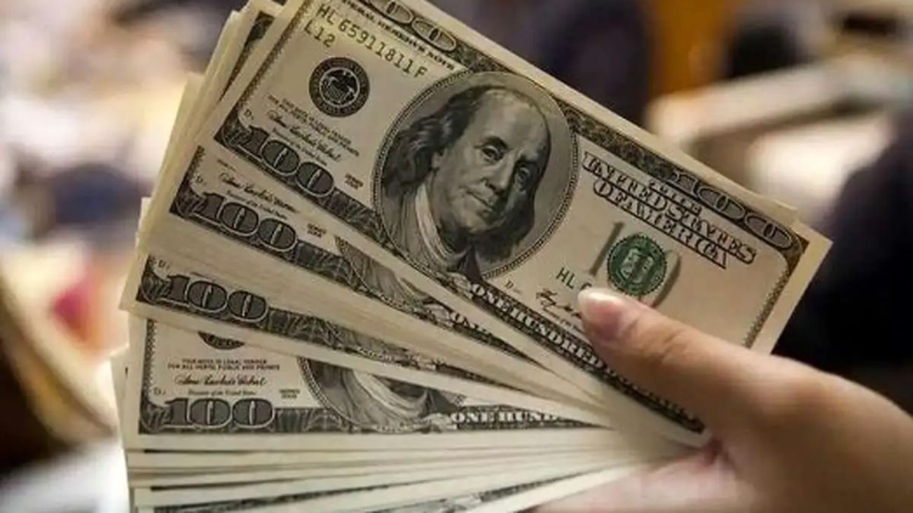 پیشبینی قیمت دلار تا پایان 1404/ آیا دلار به اعداد نجومی میرسد؟