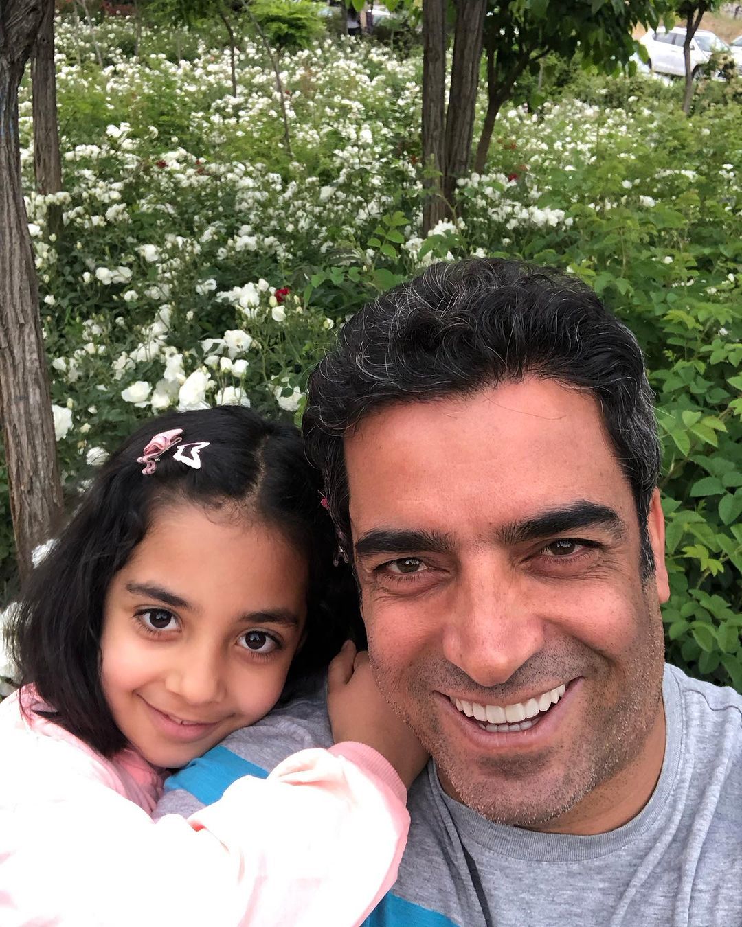 تصاویر تازه منوچهر هادی و دخترش با ژست‌ بامزه